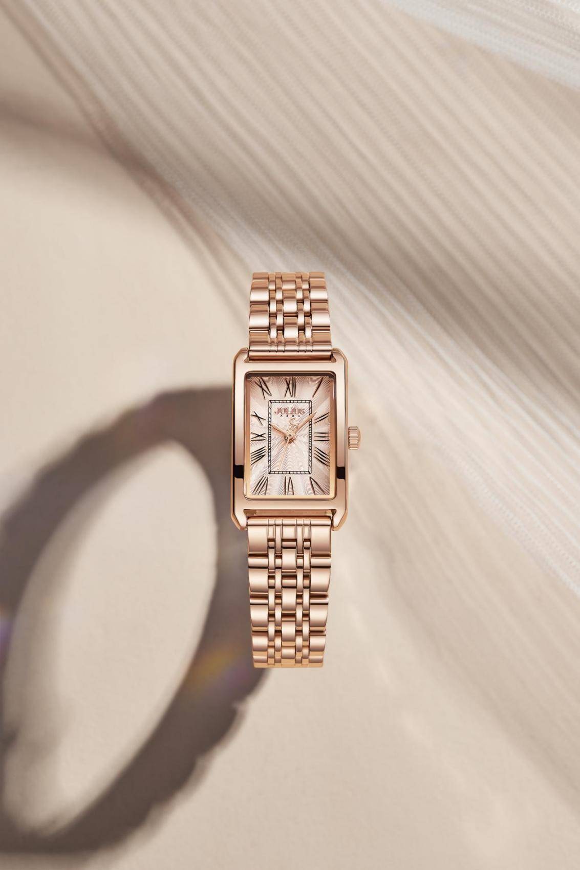 华为玫瑰金色的手机图片
:聚利时手表，让每一个拥有它的女生都能够满怀少女心