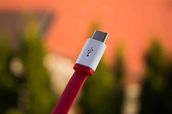 湖北快三苹果版:Lightning被淘汰 iPhone 15全系USBC：最高40Gbps速度 标准版挤牙膏